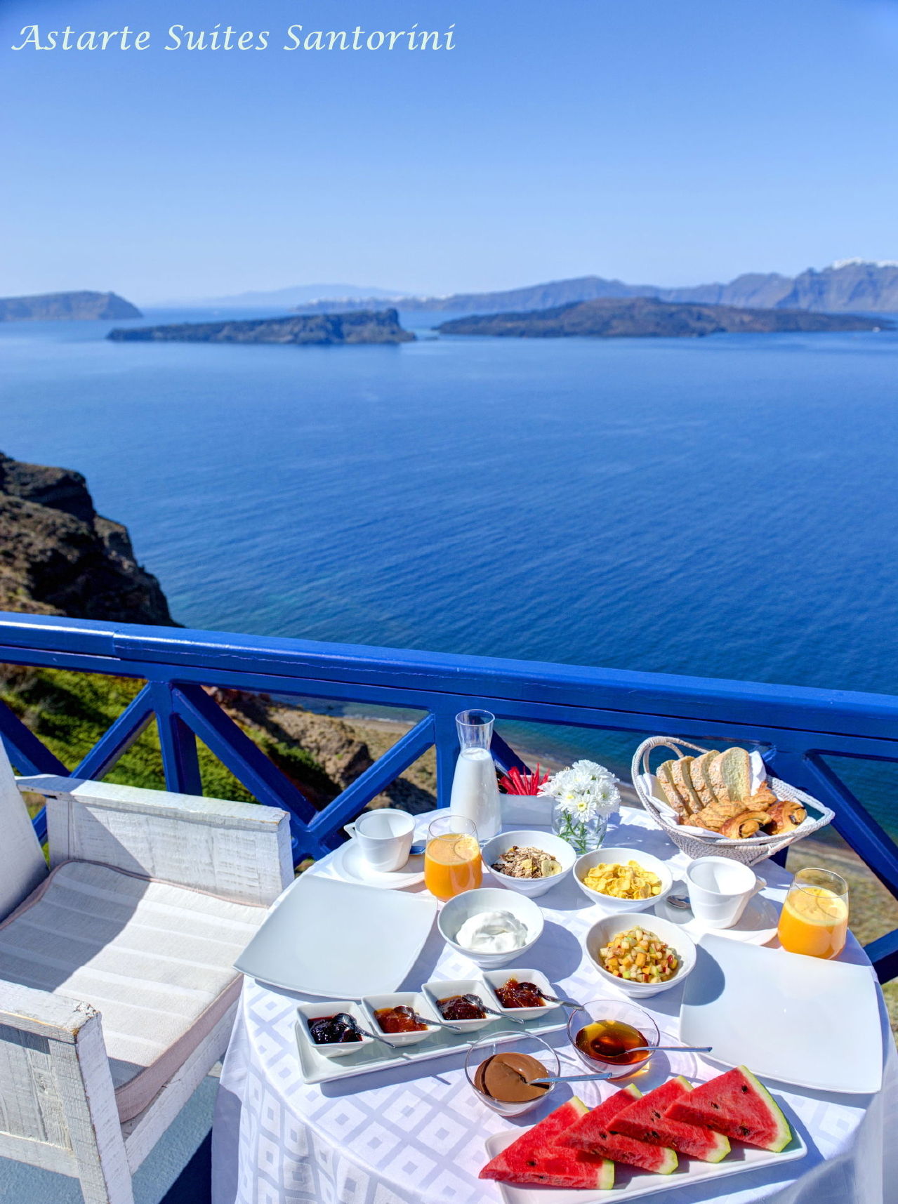 Junior Suite | Astarte Luxury Santorini Suites