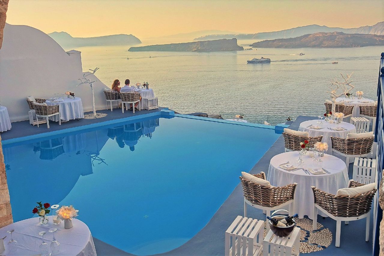 Alali_Restaurant_in_Astarte_Suites_Hotel_-_Fine_dining_Santorini