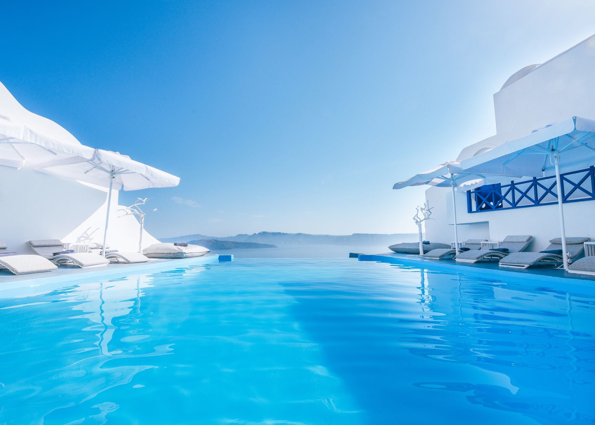 Astarte_Suites_Hotel_infinity_Pool_in_Santorini