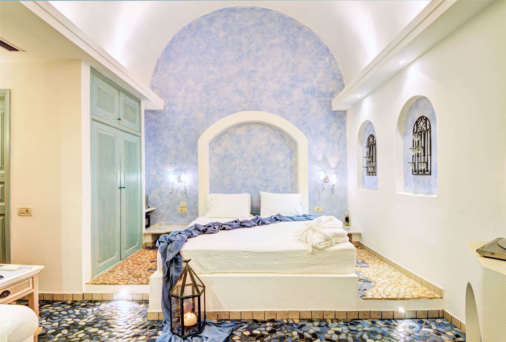 Executive_suite_with_private_open_air_Jacuzzi_-_Astarte_Suites_Hotel_in_Santorini