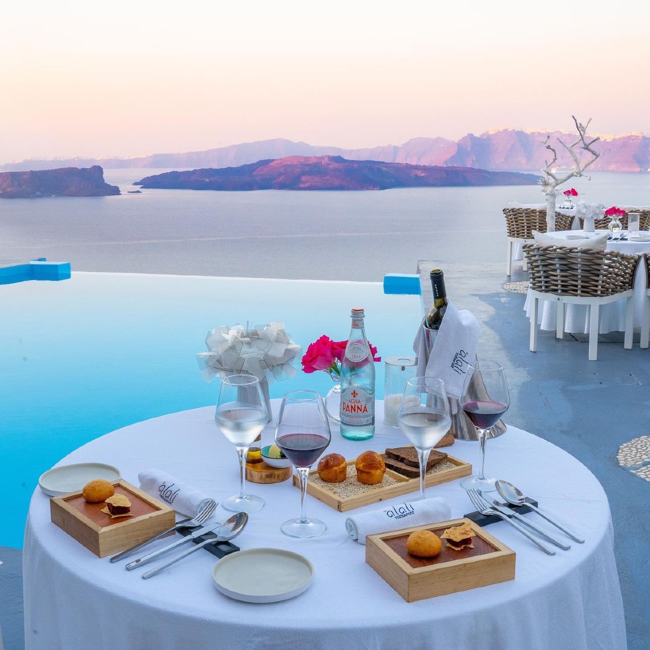 Alali_restaurant_santorini_-_Astarte_Suites_Hotel_santorini_-_Fine_dining_experience_in_Santorini