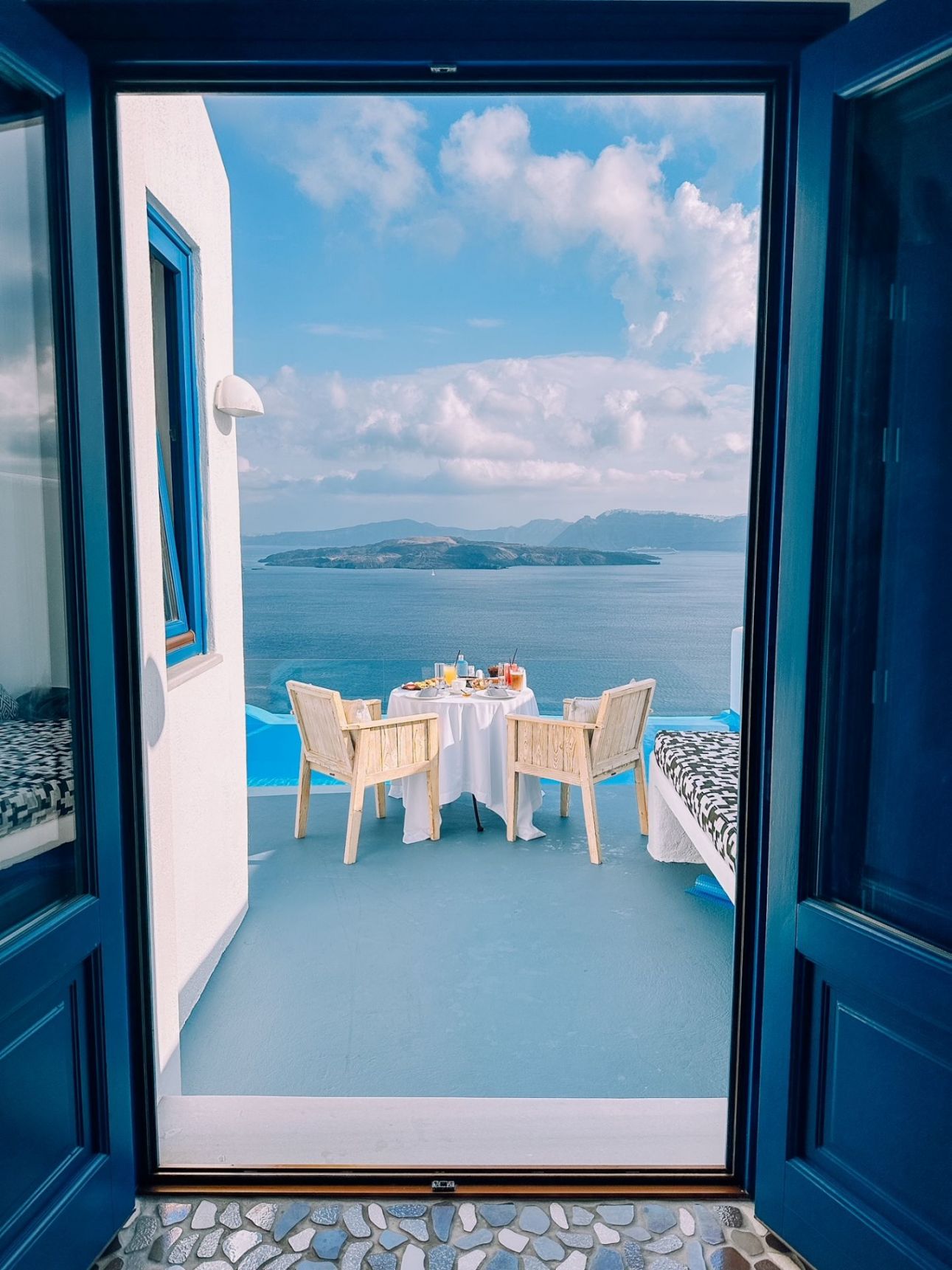 Astarte_Suite_with_private_infinity_Pool_-_Breakfast_-_Santorini